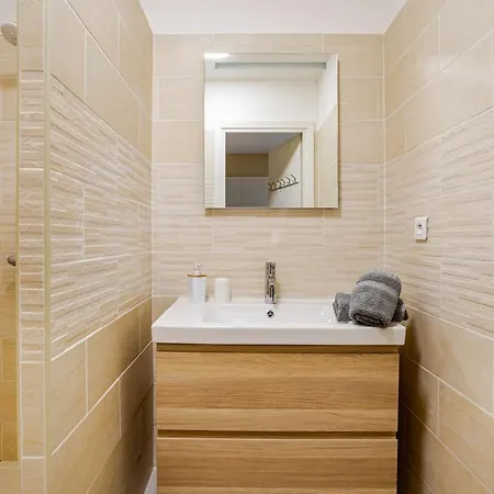 Grand Azur - Ideal Couple En Escapade Vieil - Terrasse - Climatisation - Wifi Hd - Gravette & Gare Sncf 5min A Pied - Port Vauban A Pied - Vieille Appartement